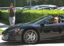 Paris Hilton xuống phố cùng siêu xe McLaren 650S