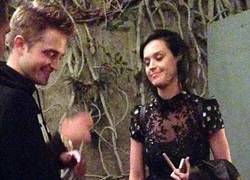 Robert Pattinson và Katy Perry quấn quýt như tình nhân