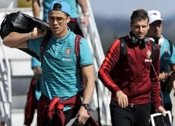 Ronaldo được ở phòng riêng, Messi chung nhà với Aguero