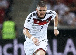 Schweinsteiger nhập viện bằng... trực thăng