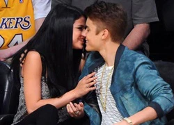 Selena Gomez và Justin Bieber hẹn hò đi xem phim, ăn tối