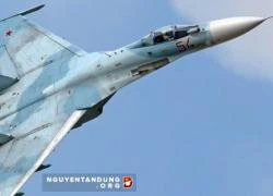 Su-27 Nga luyện xuất kích chặn máy bay xâm phạm không phận