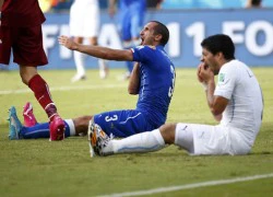 Suarez phân bua vụ cắn hậu vệ Italy