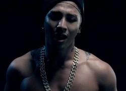 Taeyang cởi trần nóng bỏng giữa trời giá lạnh