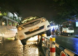 Taxi "làm xiếc", 3 nữ hành khách thót tim