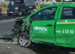 Taxi và xe tải tông trực diện do 2 tài xế... chào nhau