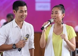 Thu Minh, MC Nguyên Khang nhiệt tình hát cùng bệnh nhân nhí