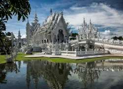 Wat Rong Khun - ngôi đền đẹp và kỳ lạ của Thái Lan