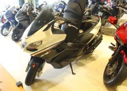 Xe tay ga khổng lồ Aprilia SRV 850 tại Sài Gòn