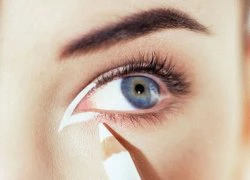 Xu hướng eyeliner trắng thời thượng