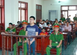 "Yêu râu xanh" lĩnh án 18 năm tù vì giở trò đồi bại với trẻ em