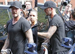 Beckham đi tập thể dục cũng bị hàng loạt paparazzi đeo bám