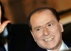 Berlusconi trắng án vụ "gặm cỏ non"