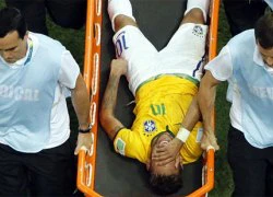 Brazil thắng nhọc, Neymar đi viện