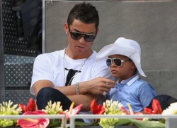 C. Ronaldo giấu kỹ mẹ đẻ của con trai