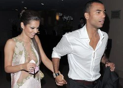 Cheryl thổ lộ từng "điên loạn" khi biết Ashley Cole ngoại tình