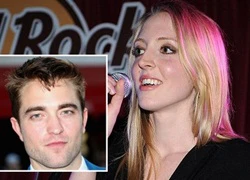 Chị gái Robert Pattinson khoe giọng tại "X Factor"