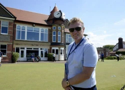 David Moyes bình thản trên sân golf