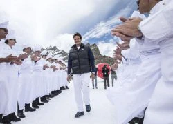 Federer & Lindsey Vonn đánh tennis trên dãy An-pơ