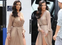 Kim Kardashian lúng túng giữ váy vì sợ 'lộ hàng'