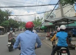 Lại thoải mái mua bán, đội mũ bảo hiểm 'dỏm'