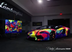 Lamborghini Aventador mui trần vẽ 7 sắc cầu vồng