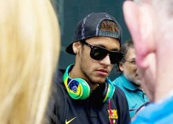 Neymar lại bị sờ gáy vì dám quảng cáo... trộm tại World Cup