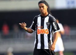 Ronaldinho phải giải trình vì vắng mặt ở trận tôn vinh Deco