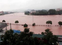 Thành phố Lạng Sơn ngập chìm trong nước, 3 người bị cuốn trôi