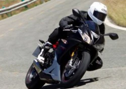 Triumph Daytona 675R 2015 &#8211; Không nhiều thay đổi