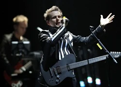 Trưởng nhóm của Muse hé lộ về album mới