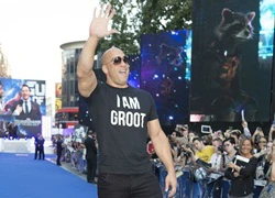 Vin Diesel lên thảm đỏ với chân sắt