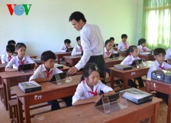 45 máy tính bảng được trao tặng cho học sinh huyện đảo Lý Sơn