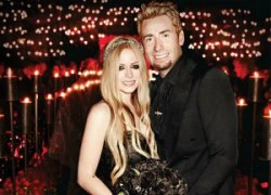 Avril Lavigne được chồng tặng nhẫn kim cương 17 carat