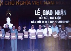 Bàn giao 103 bộ hồ sơ, tài liệu cho cán bộ đi B