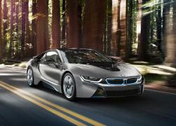 BMW i8 phiên bản độc nhất &#8220;cặp&#8221; với bộ túi Louis Vuitton