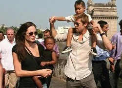 Brad Pitt đang bị cho là gò bó khi sống cùng Angelina Jolie