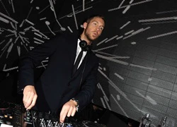 Calvin Harris là DJ kiếm tiền khủng nhất năm qua