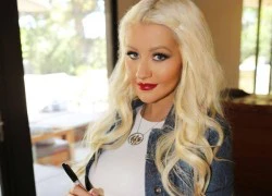 Christina Aguilera bầu bí vẫn đi vận động cứu đói