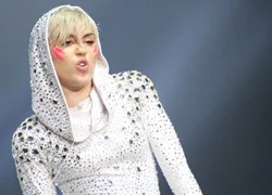 Concert của Miley Cyrus bị cấm cửa vì quá dung tục