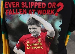 Cú ngã của Gerrard thành trò cười của CĐV M.U