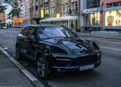 Đèn pha của Porsche Cayenne và Panemera dễ bị "luộc" nhất