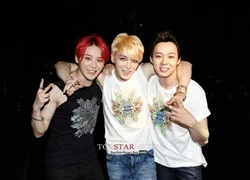 Fan Việt không được đi giày cao gót xem concert JYJ