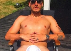 'Hàng ế' Bendtner tự quảng cáo để tìm việc