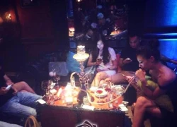 Hồng Quế lộ thân hình gầy guộc, hút shisha phì phèo