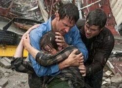 "Into The Storm": Đứng giữa nỗi kinh hoàng và tình người