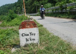 Lạ lùng cột mốc cây số... "chia tay tình yêu"