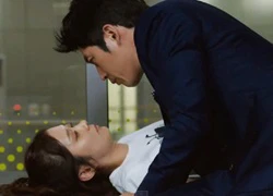 Lee Gun (Jang Hyuk) giở trò hôn lén Mi Young (Jang Nara)