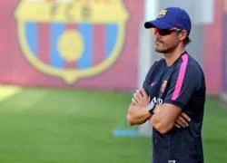 Lý giải nguyên nhân Luis Enrique thích đeo kính mát khi chỉ đạo