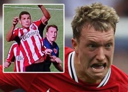 Phil Jones lại bị "dìm hàng"